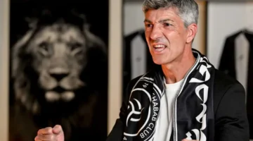 بديل إسباني مرتقب.. إدارة الشباب تطيح بمدرب الفريق وتحدد موعد الإعلان للمشجعين